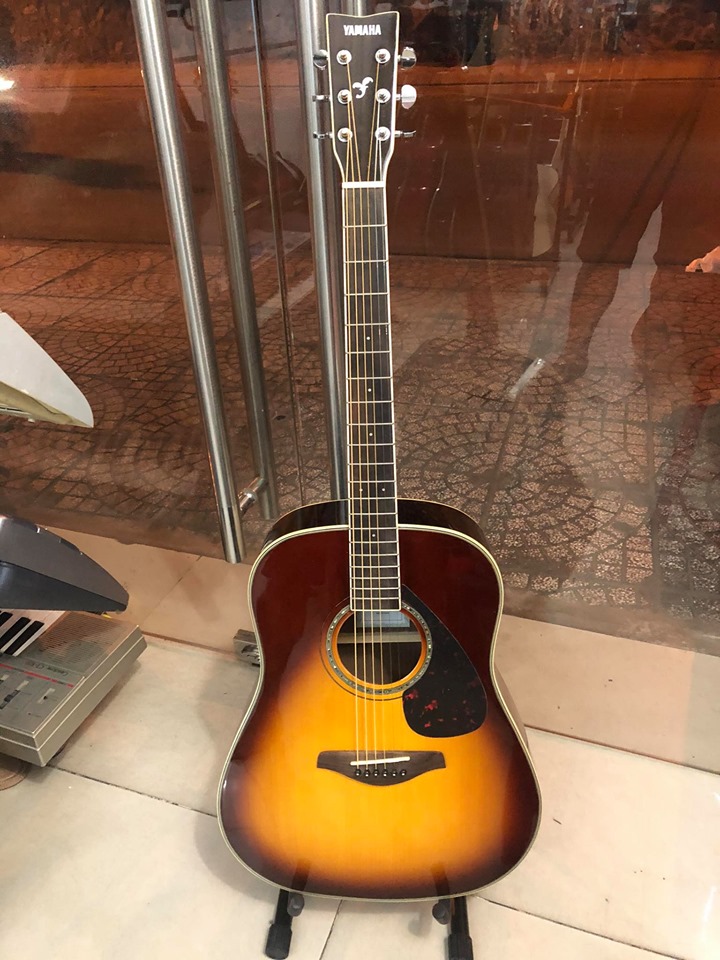 [HCM]Đàn guitar acoustic Yamaha Chính hãng âm sắc rõ ràng vang tốt trọng lượng nhẹ và dễ sử dụng cho người mới bắt đầu FG830