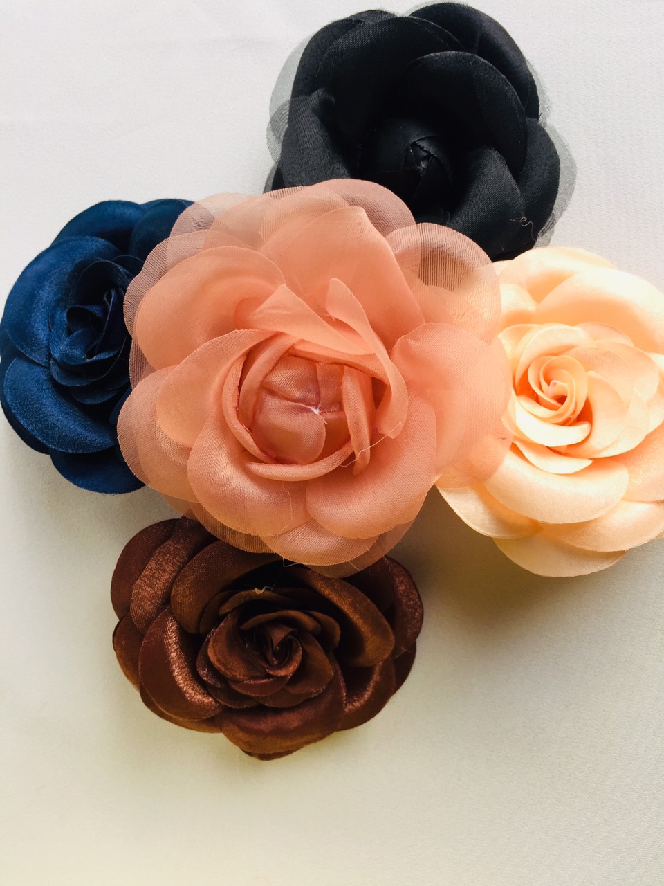 Hoa cài áo handmade - hoa voan cài áo