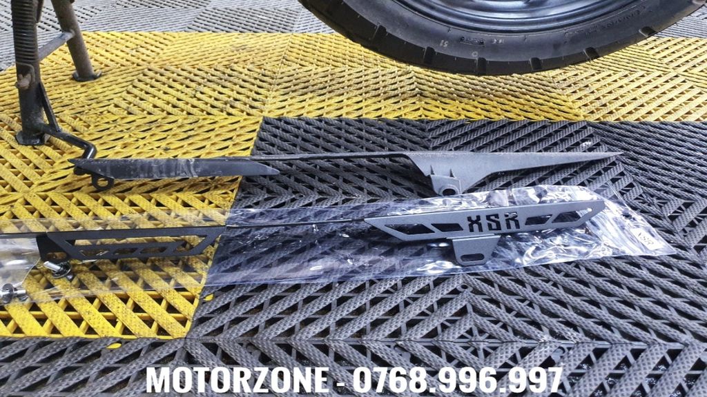 Tấm carte che sên nhôm Yamaha XSR155