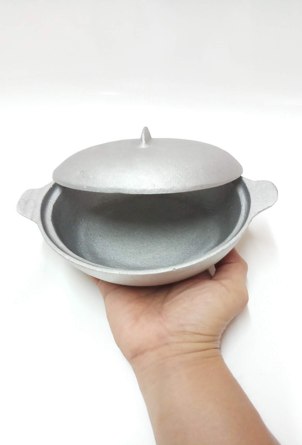 NỒI GANG NẶNG ĐB SỐ 3 KHO CÁ THỊT DÀY 2 LỚP CHỐNG DÍNH CHỐNG BỂ GIỮ NHIỆT LÂU HƠN.