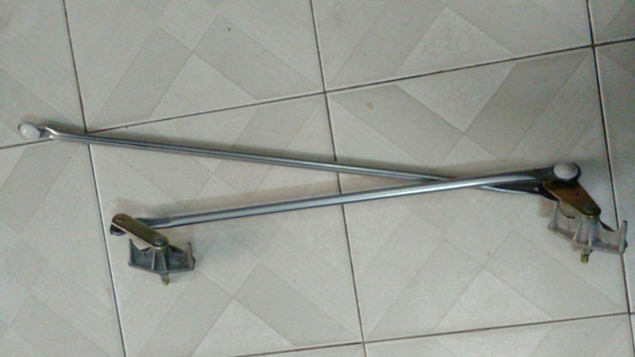 Thanh giằng gạt mưa Mitsubishi Jolie