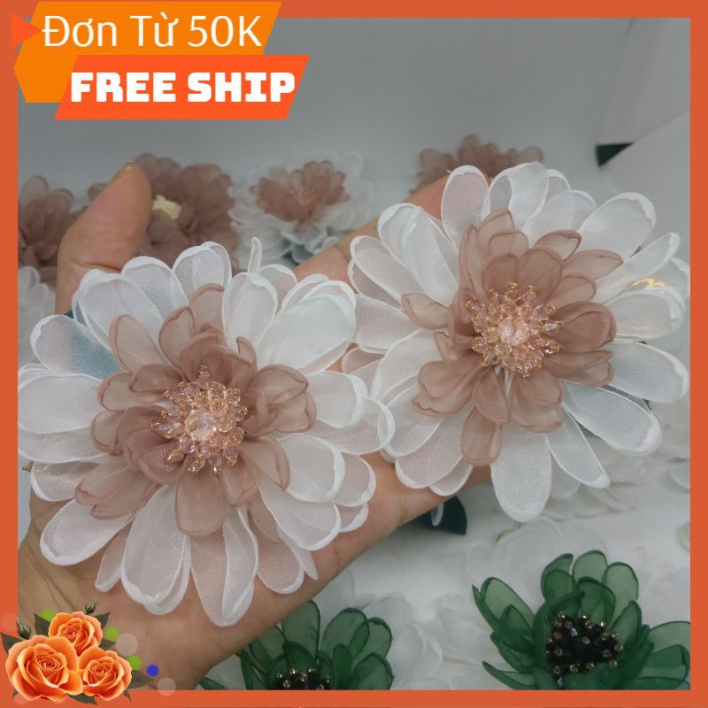 Hoa cài áo vải voan cách điệu cho nàng