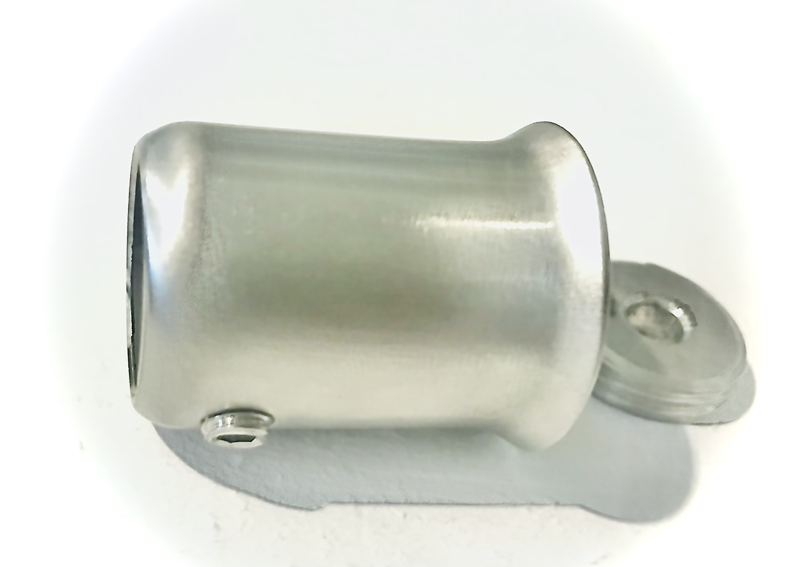 Bas inox chụp thanh treo tủ quần áo