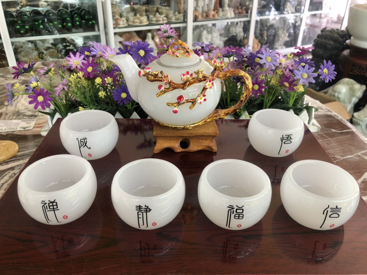 Bộ ấm trà chạm hoa mai đá bạch ngọc