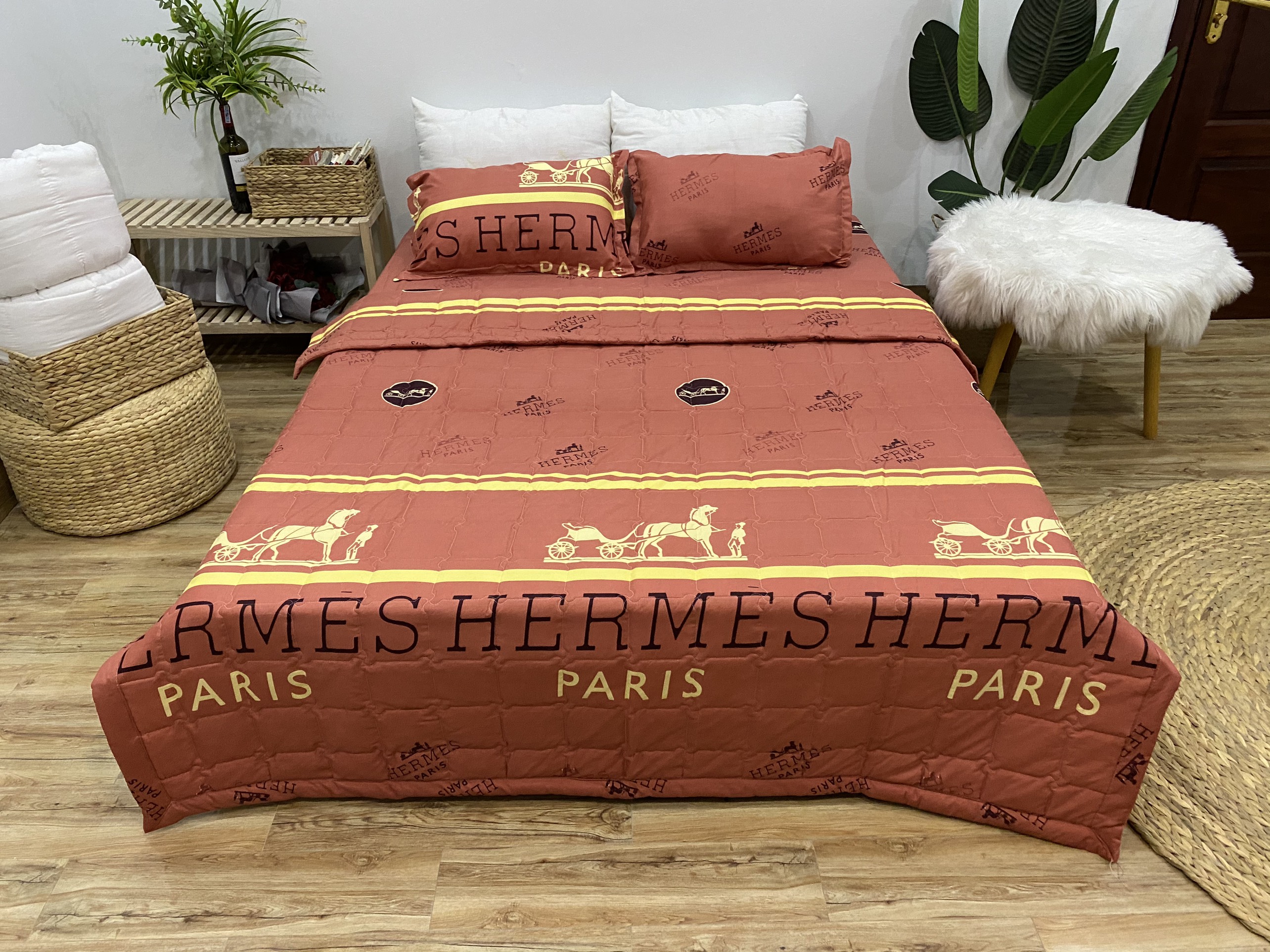 Bộ chăn hè 5 món mẫu hermes ( gồm 1 ga + 1 chăn hè chần bông + 2 vỏ gối + 1 vỏ gối ôm) mã CHM35