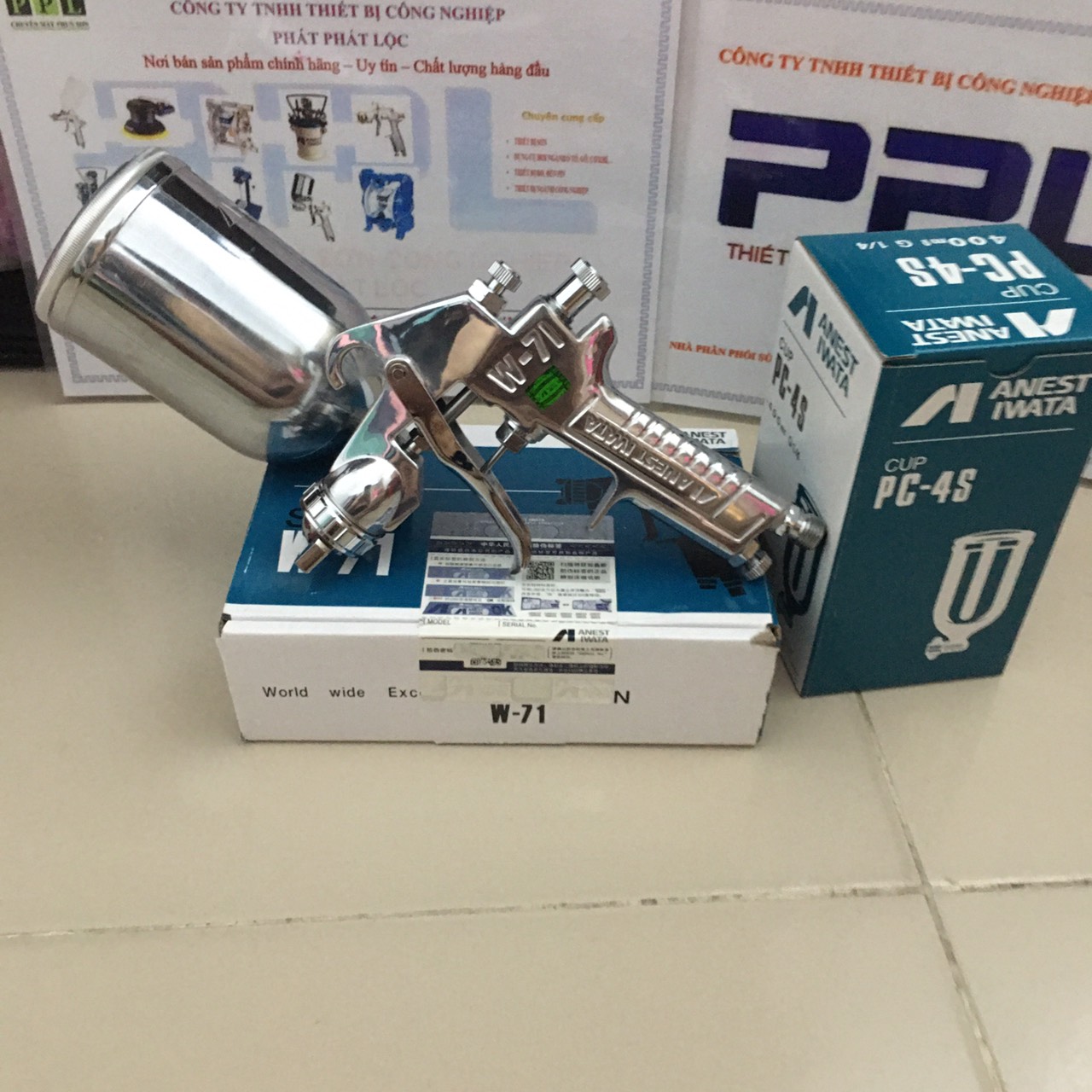 Súng phun sơn Anest IWATA W71 chuyên phun sơn PU, phun màu