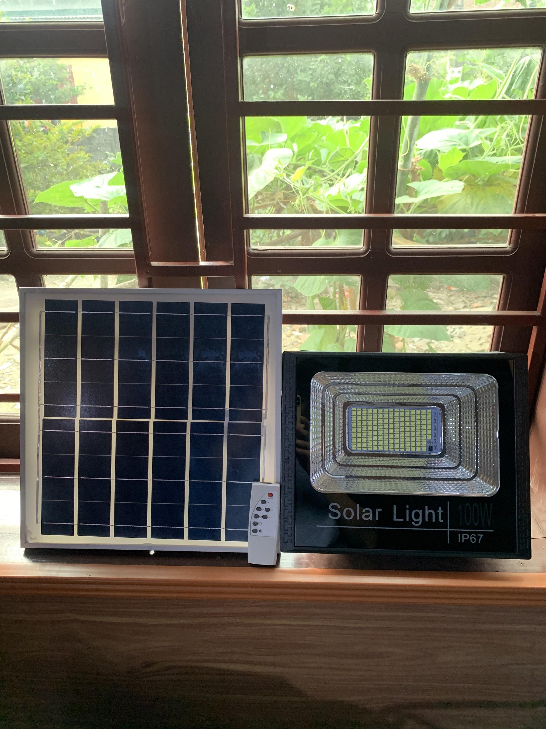 Bộ Đèn Năng Lượng Mặt Trời  Solar Light 100W- Ánh Sáng Trắng, Tiêu chuẩn Ip67 Chổng Nước