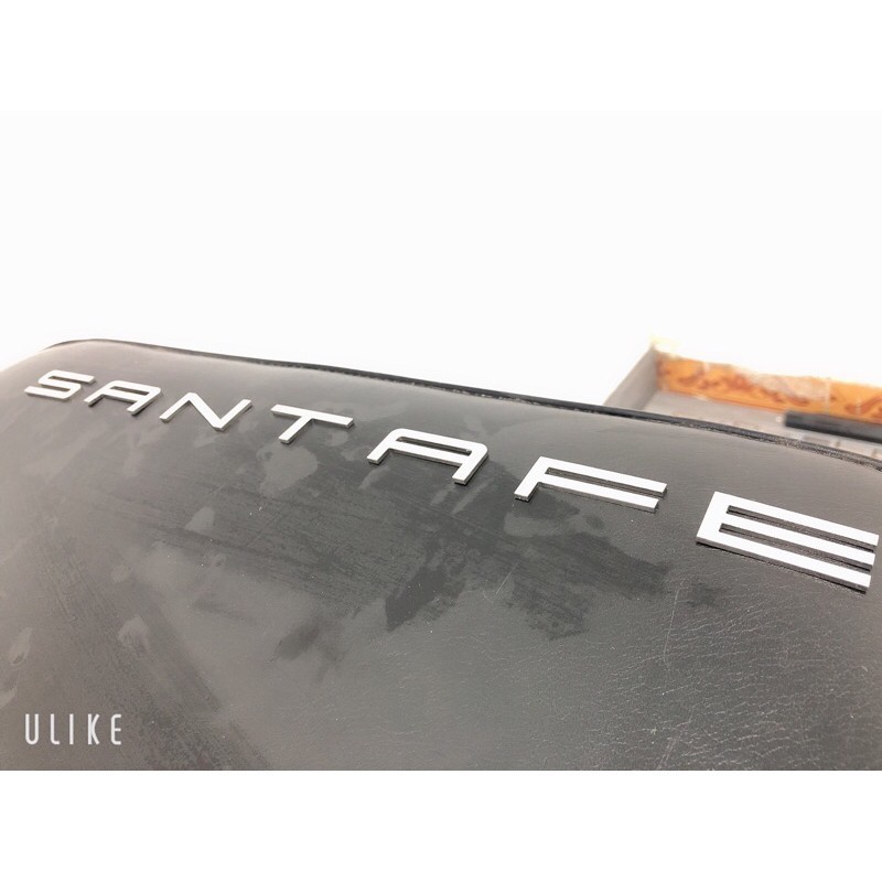 Tem logo chữ nổi santafe dán đuôi xe