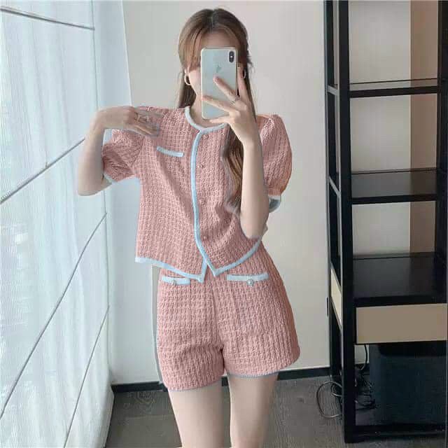 Set bộ nữ sang chảnh tay búp cổ tròn kèm quần phối túi bộ nữ xuân hè, đồ bộ gấm áo sơ mi cổ tròn kết nút cườm viền trắng và quần ngắn 3 màu thời trang thanh lịch dx