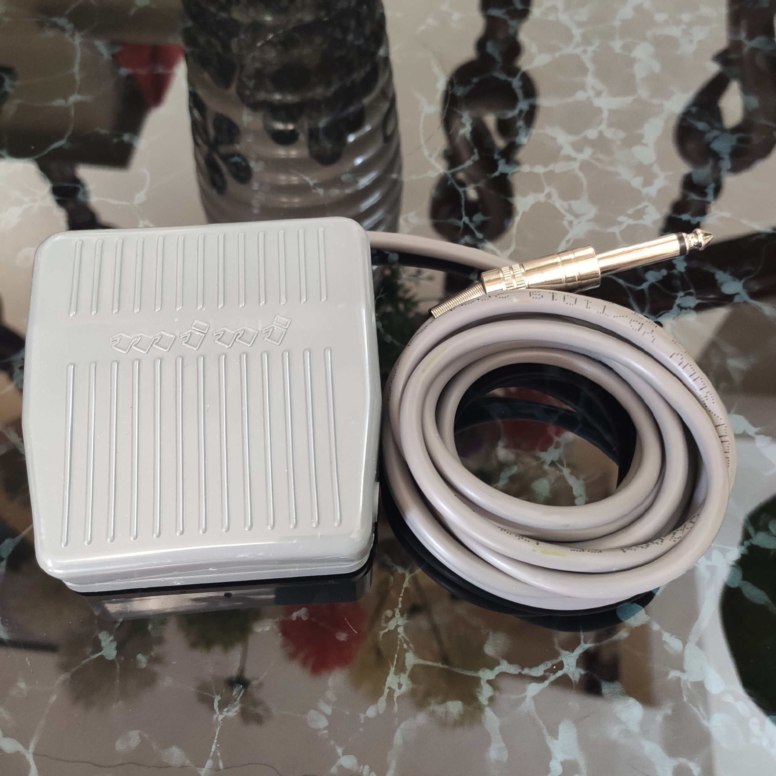 Bàn Đạp Máy Xăm chống trượt màu xám