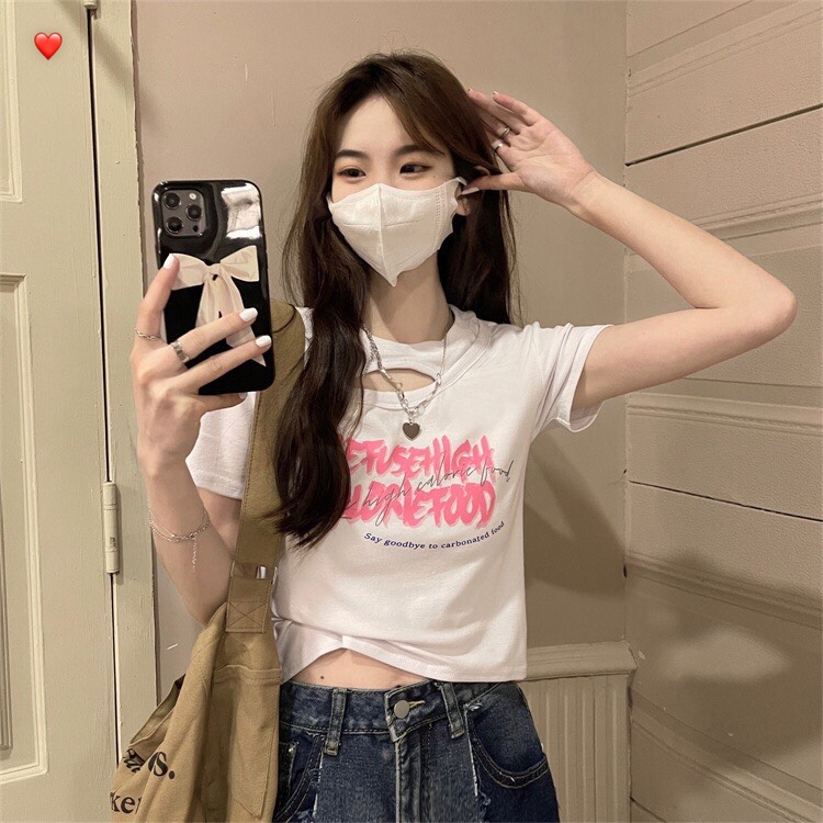 Áo croptop in chữ khoét cổ cá tính chất porip đẹp