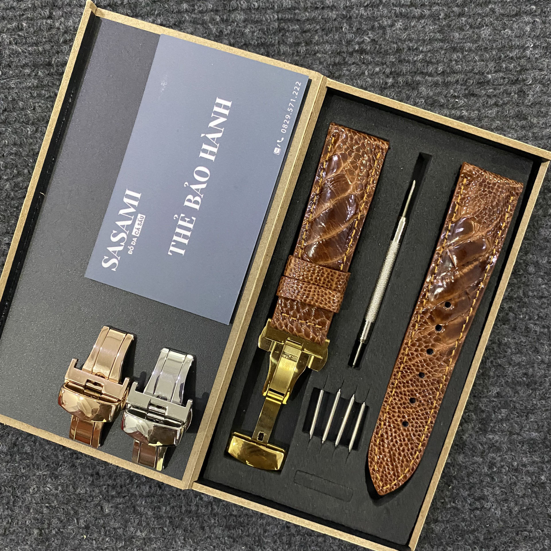 Đ5. Dây đồng hồ CHỐT THÔNG MINH Da Đà Điểu vảy chân, GỒM : 1 DÂY + 1 KHÓA TẶNG 1 HỘP 2 CHỐT THÔNG MINH2 CHỐT THƯỜNG và 1 CÂY THAY DÂY