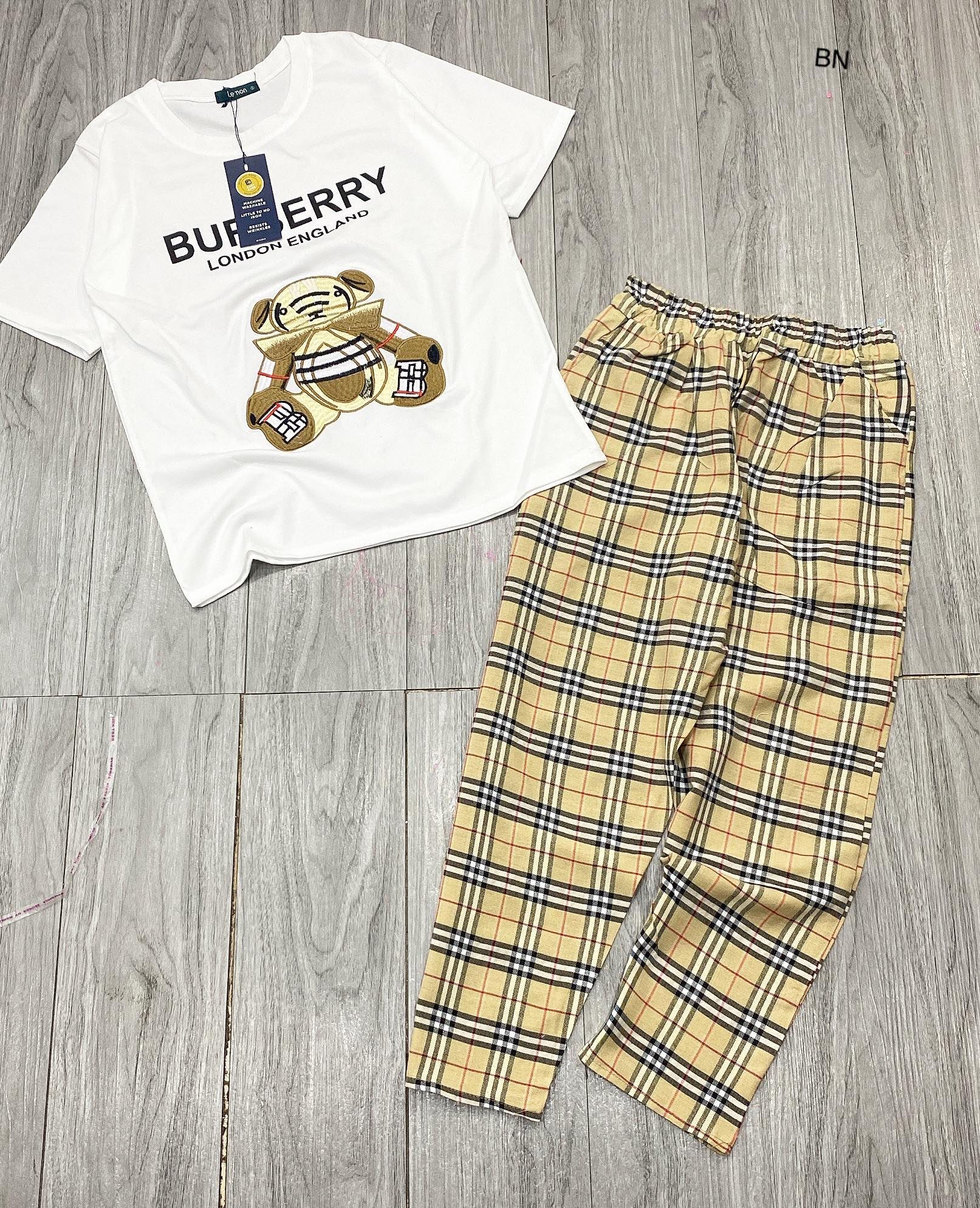 Sét bộ gấu BBR + quần bagy kẻ caro  Áo cotton tàu 100%cotton dãn 4c, hình thêu đáp nổi siêu đẹp  Quần baggy caro thô mềm  Form thụng< 60kg