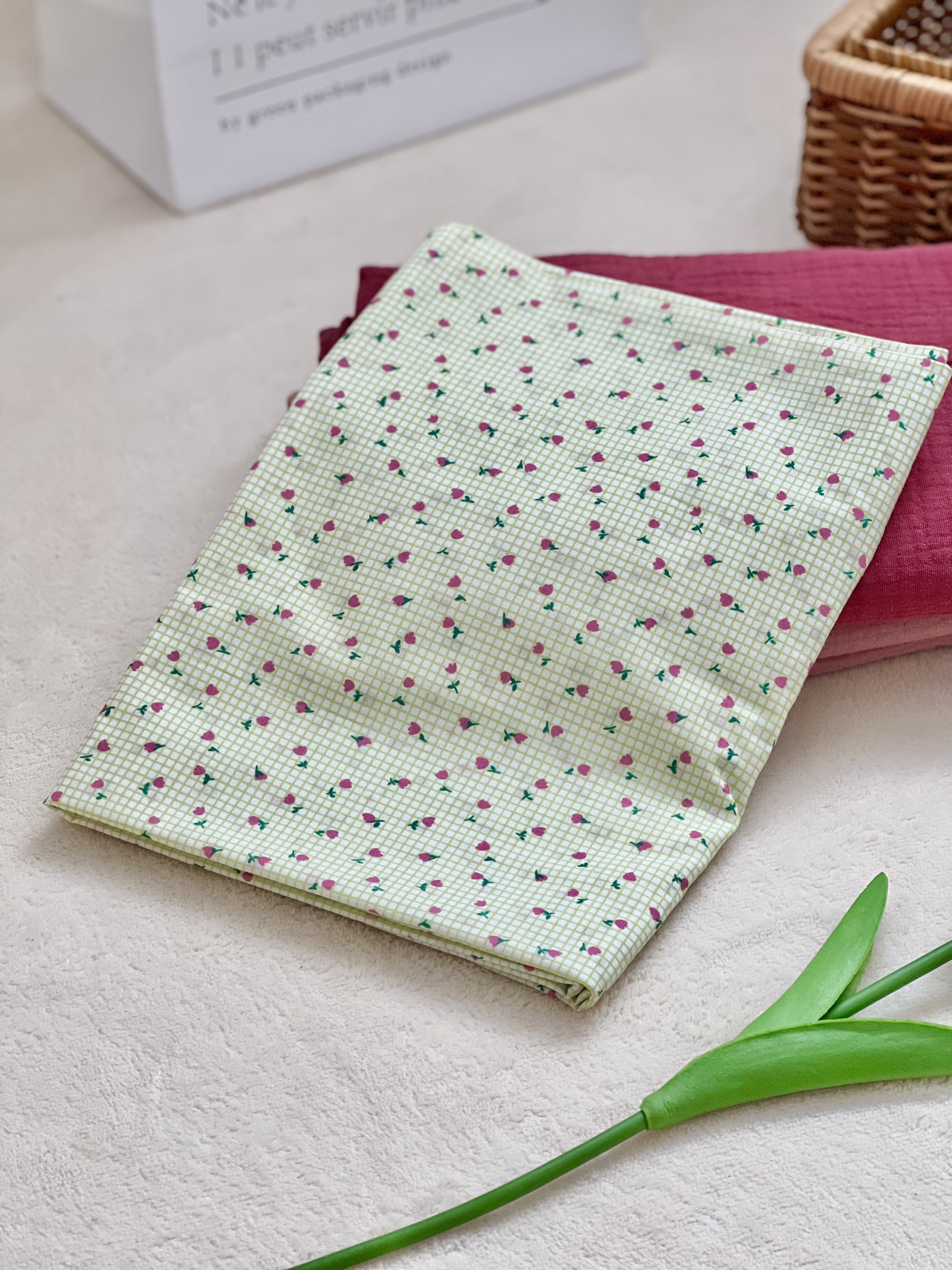 Vải họa tiết cotton tulip nhí sọc nhỏ Nhà Vải Linen
