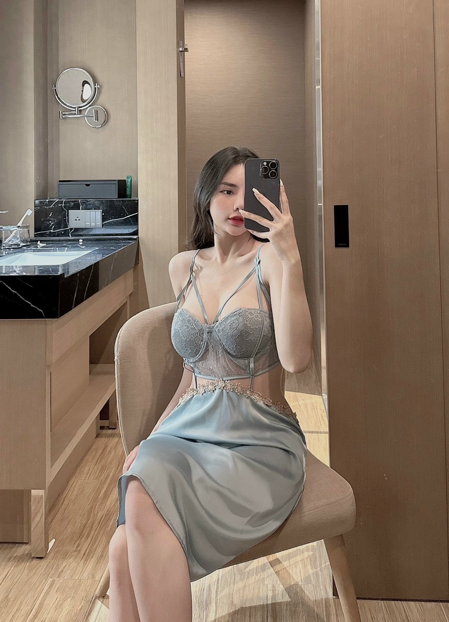 Sét áo choàng +váy ngủ sang chảnh nhà Miki