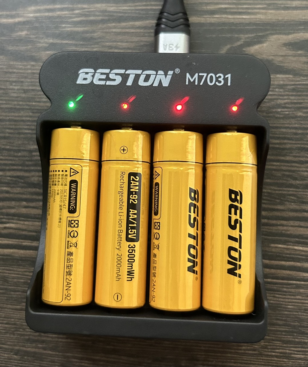 Combo Bộ sạc + Pin sạc Li-ion AA 3500mWH-1.5V cao cấp BESTON (tặng hộp đựng pin)