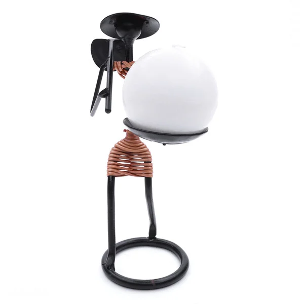 Bộ 1 nến thơm banh tròn Miss Candle Ftramart và 1 chân nến sắt mỹ thuật hình người vác cuốc