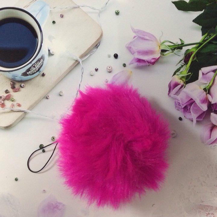 Dây treo điện thoại cục bông