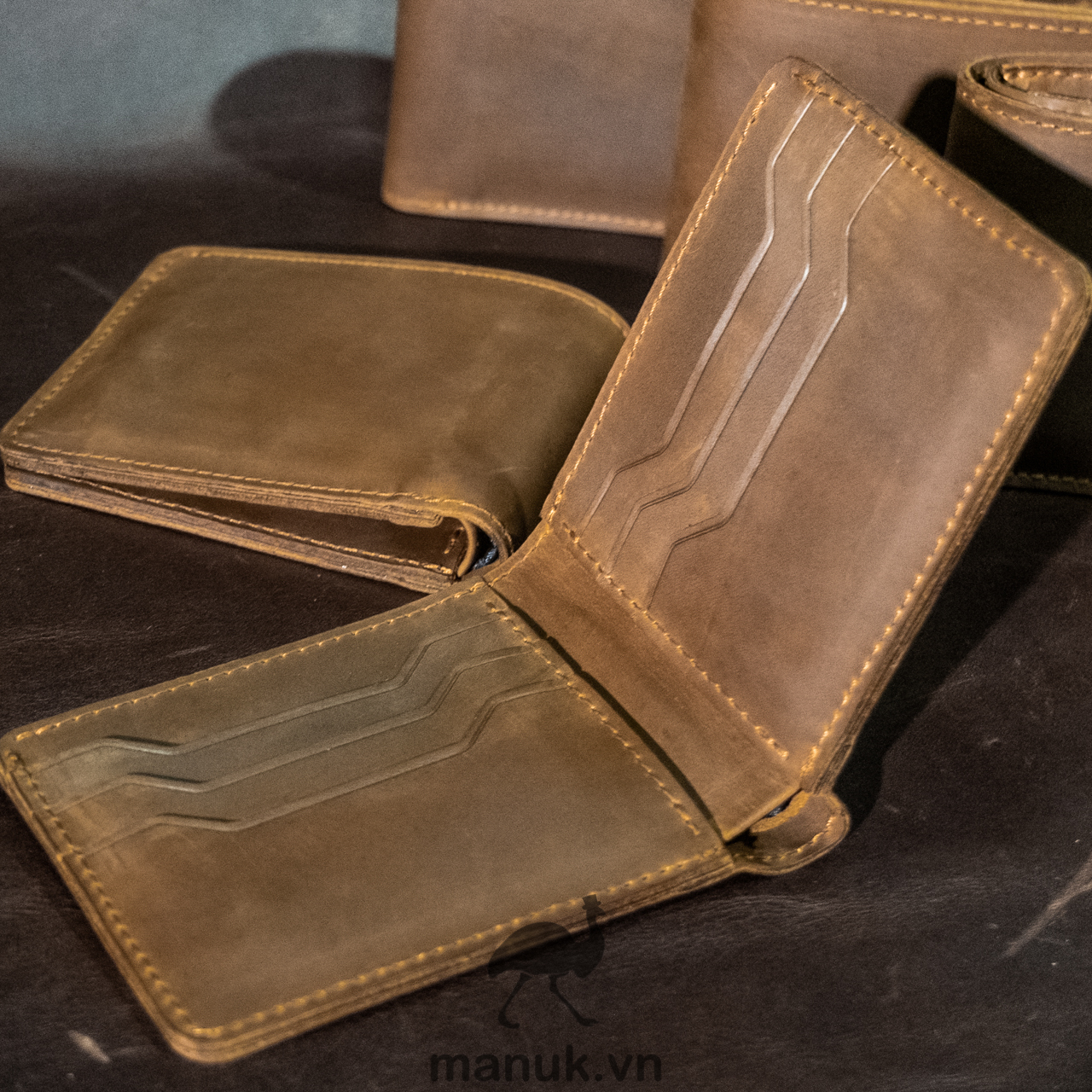 Ví da nam, da bò sáp ngựa điên màu nâu bò Manuk Leather