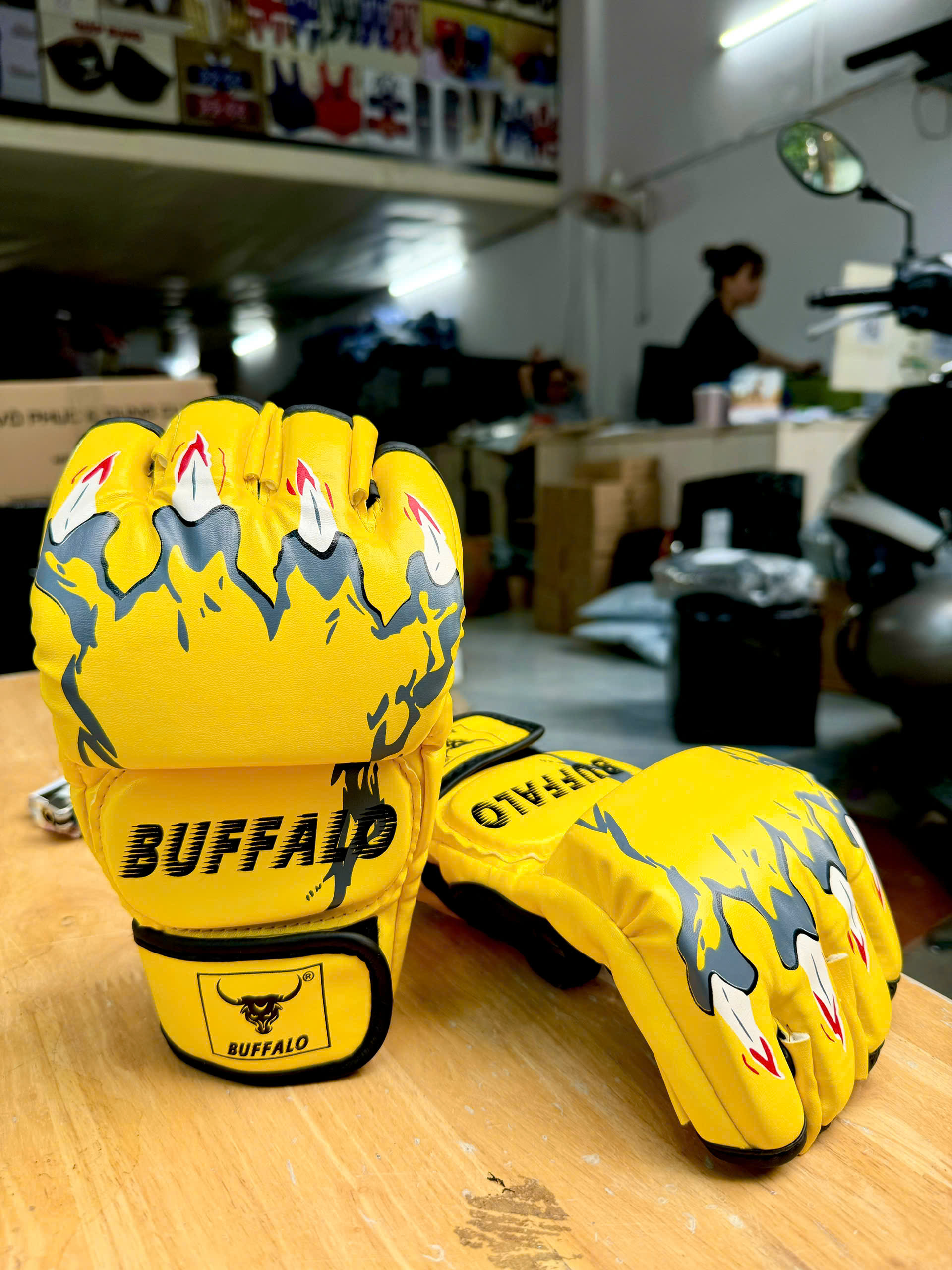 Găng MMA Muya thái võ tự do Hở ngón chính hãng BUFFALO