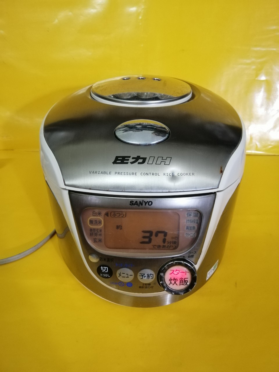 Nồi cơm nội địa nhật cao tần sanyo mặt quỷ ecj-dg10v5 áp suất