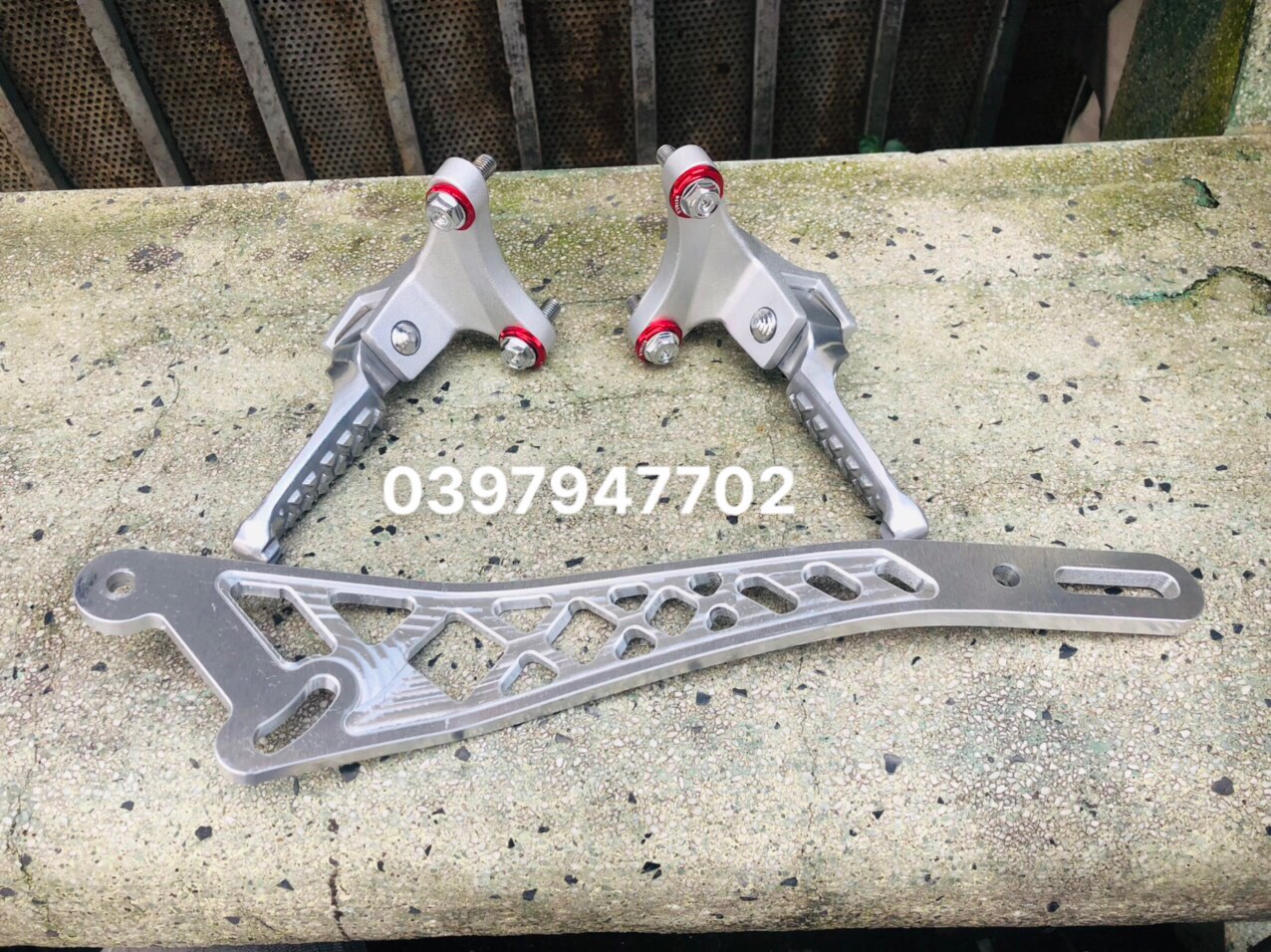 Gác chân malay tặng kèm ốc và long đền đỏ dành cho wiiner sonic ex150 satria có bán lẻ gác chân hoặc pát
