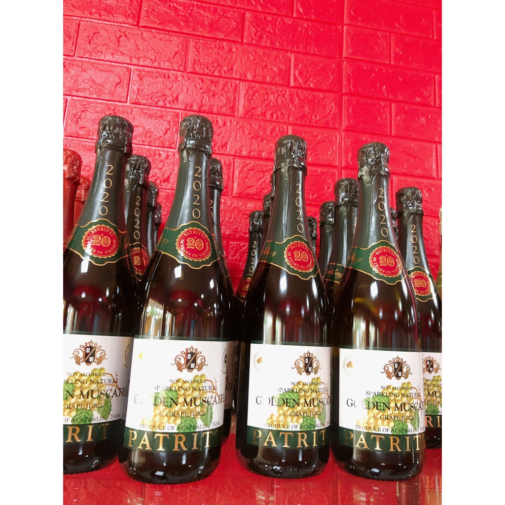 Nước trái cây Sparkling Dark Grape Juice Patritti 750ml