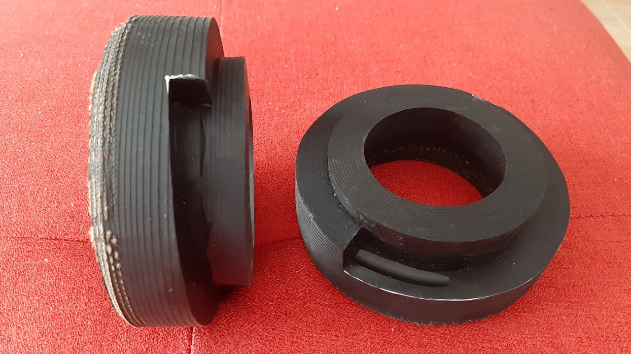 Cao su nâng gầm xe caren