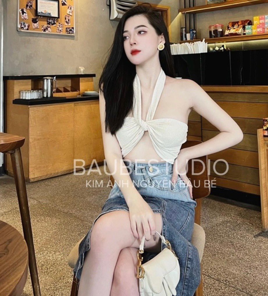 Áo thun xốp kiểu ống dây buột cổ có mút sẵn mặt được hai kiểu m0081