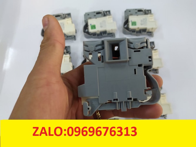 Khóa cửa máy giặt aqua cài