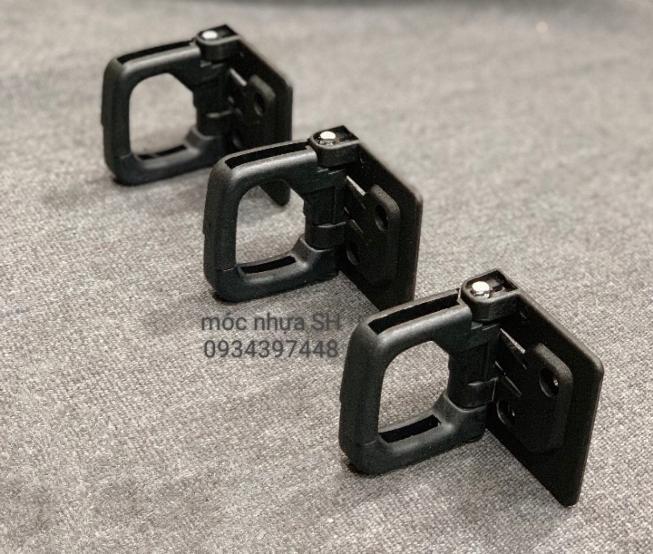 Móc nhựa treo đồ SH