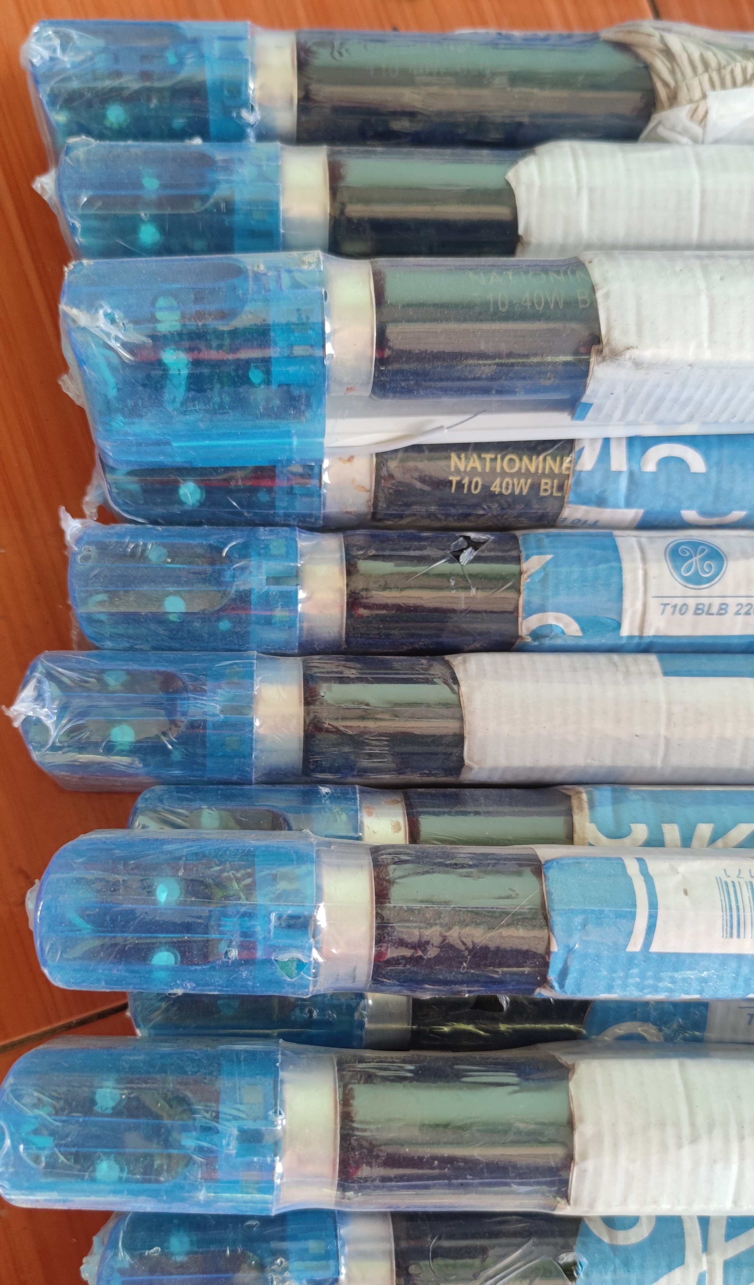 bóng đèn thu hút châu chấu, cào cào, các loại côn trùng, 1 bóng tím