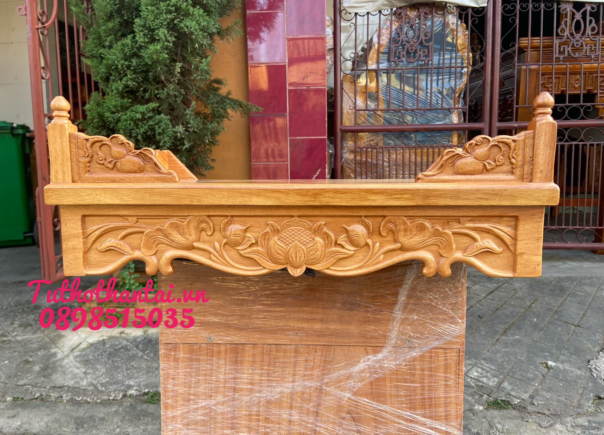 Bàn thờ treo tường chạm Hoa Sen 60CM - Gỗ Gõ Đỏ