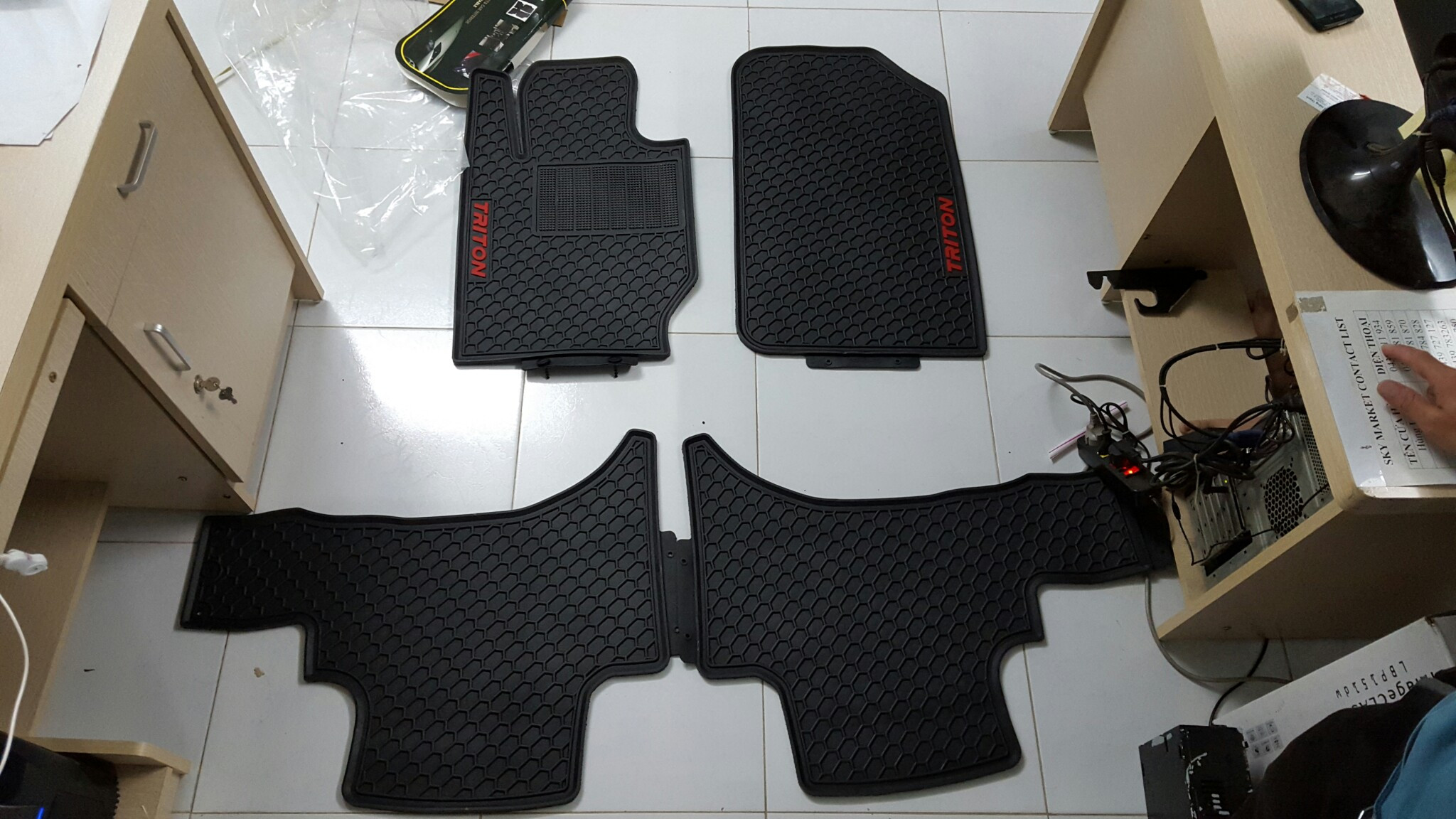 Thảm trải sàn trong xe Mitsubishi Triton