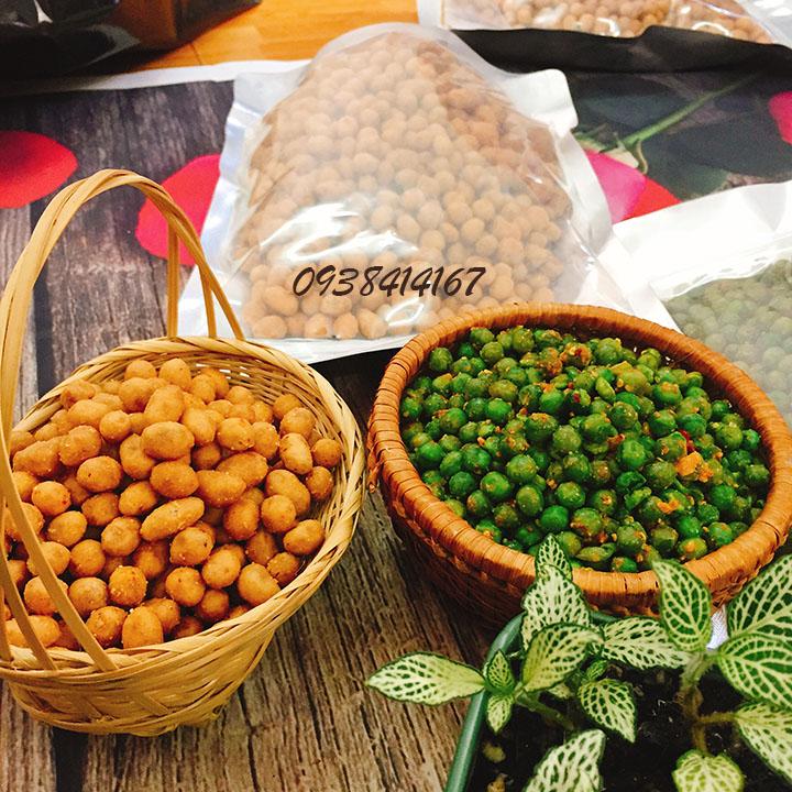 COMBO 1 TÚI ĐẬU HÀ LAN TỎI ỚT 500G + 1 TÚI 500G ĐẬU PHỘNG DA CÁ TỎI ỚT