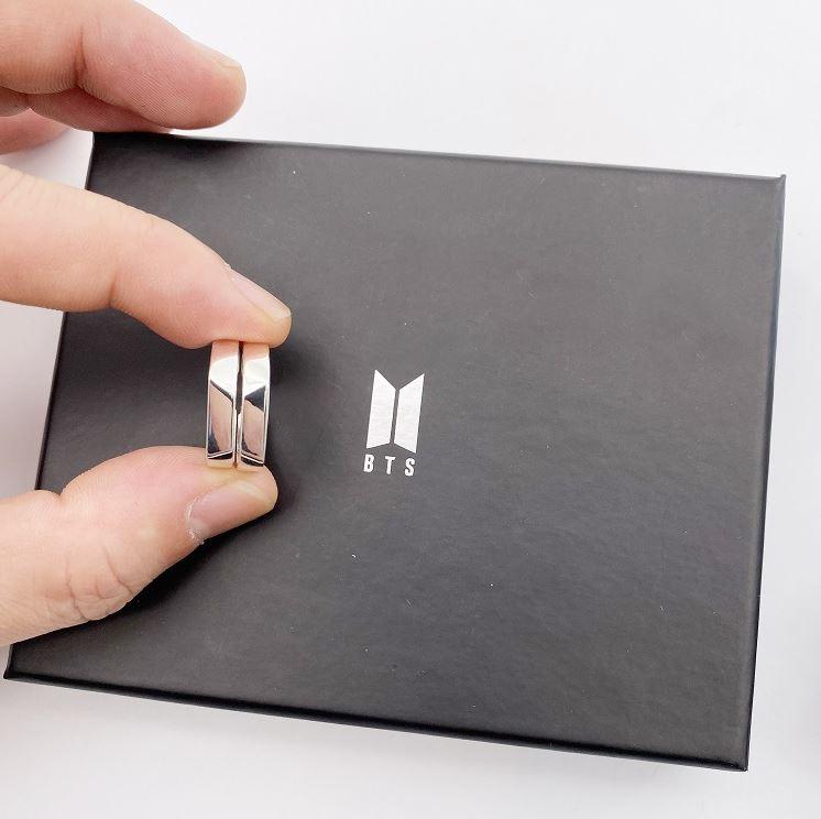 Nhẫn đôi Logo BTS tặng kèm 7 ảnh thẻ