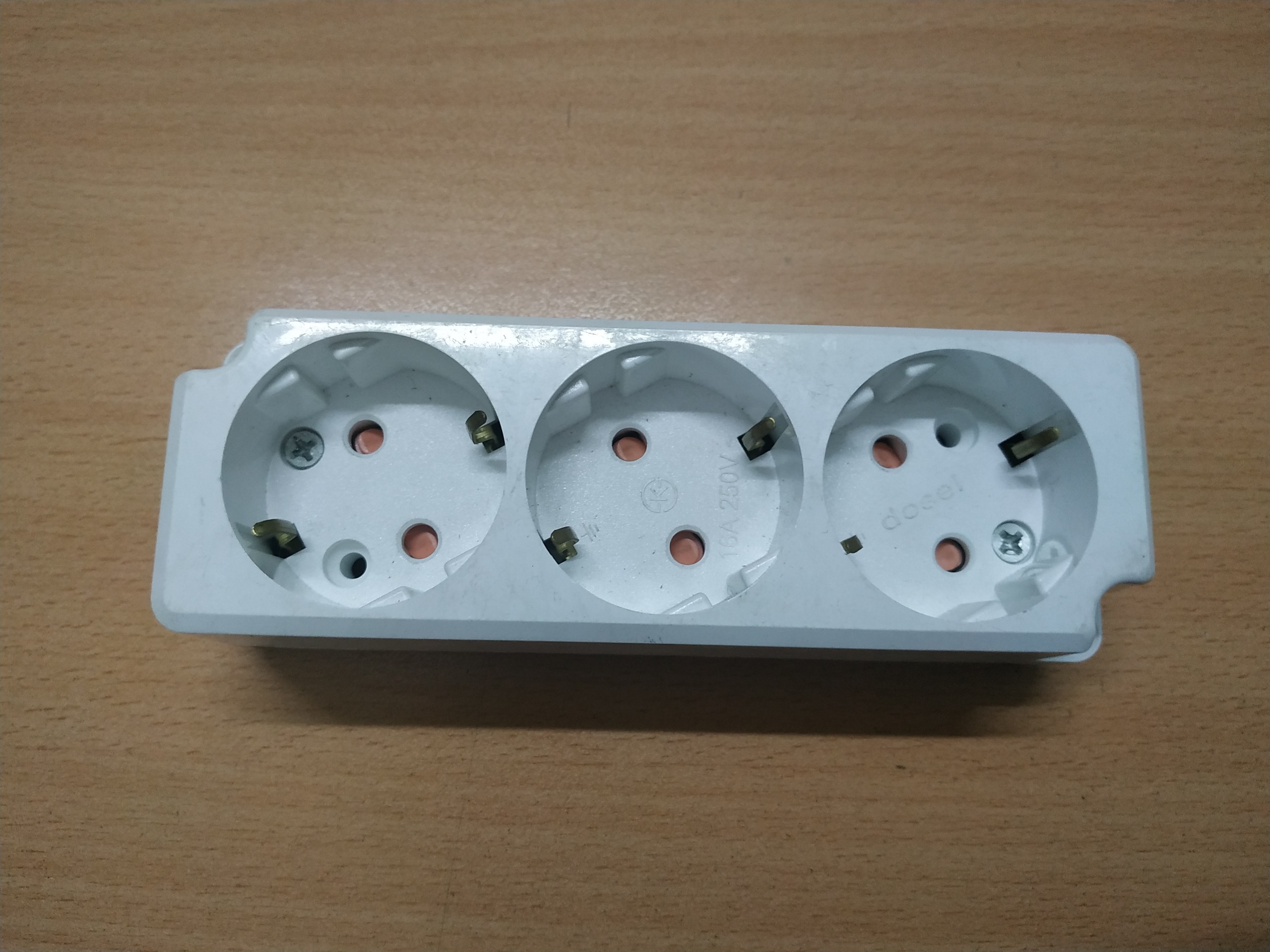 Ổ cắm điện Hàn Quốc  Dosel 3 lỗ DC 1212- 콘센트