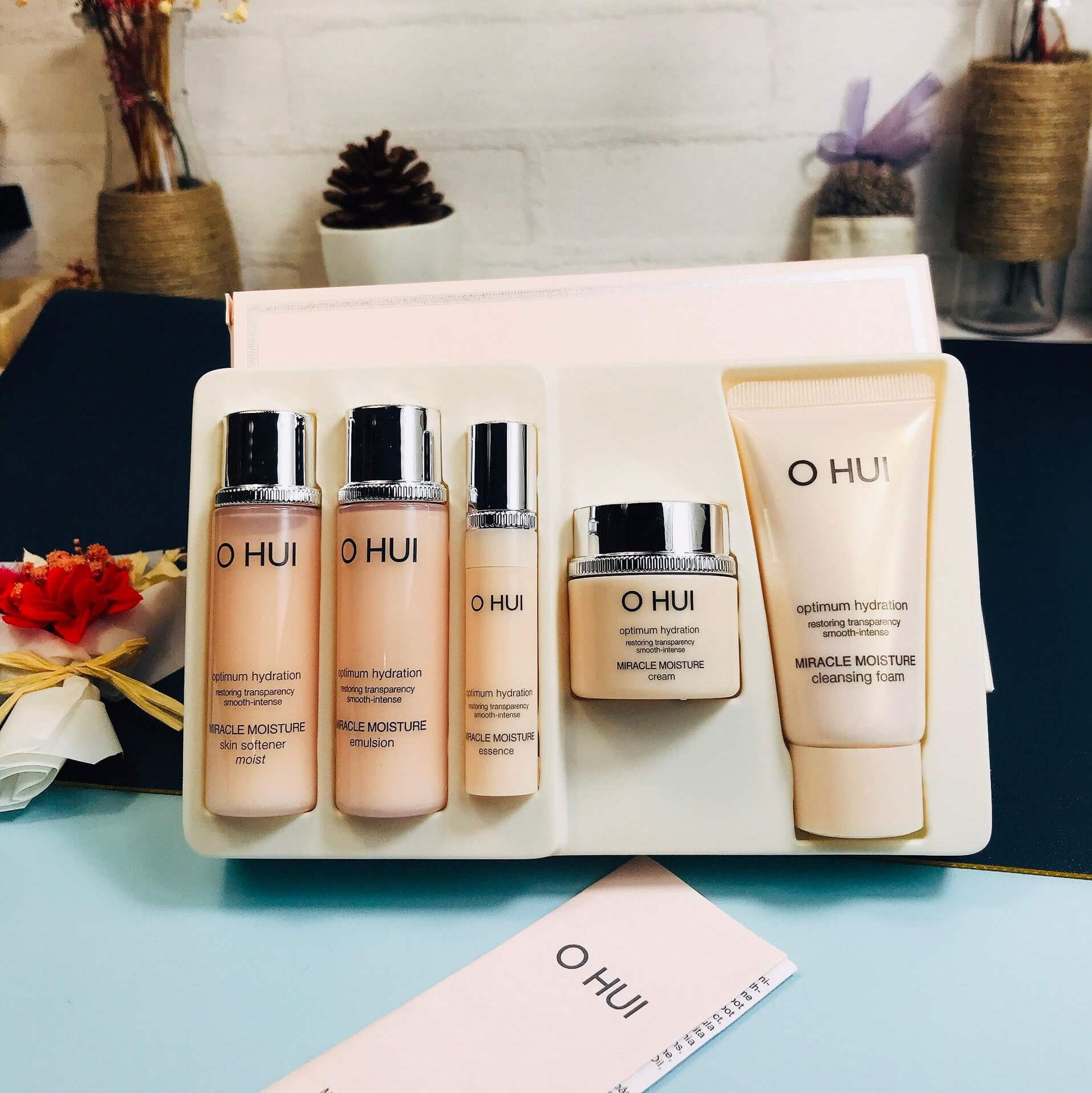Set Dưỡng Ẩm Sáng Da Trắng Hồng Ohui hồng Miracle Moisture mini 5sp.