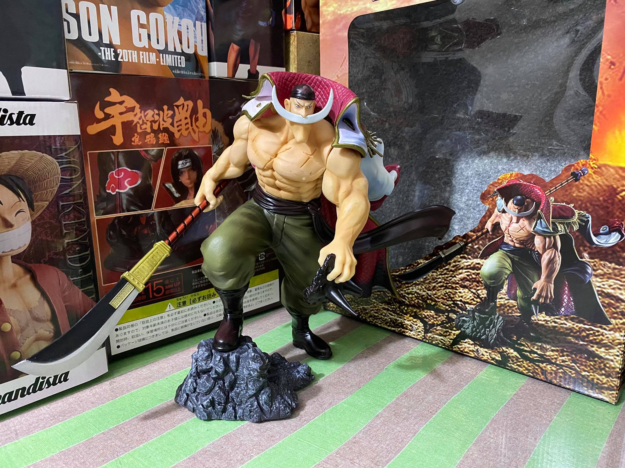 Mô hình anime onepiece figure râu trắng edward newgate pop max