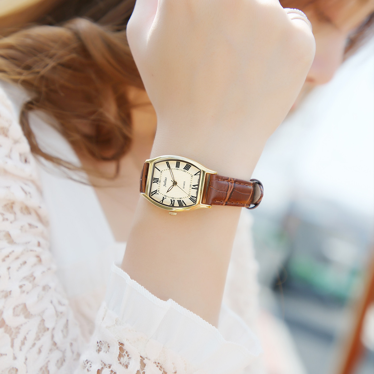 Đồng hồ nữ dây da Julius mặt Oval Ja-703