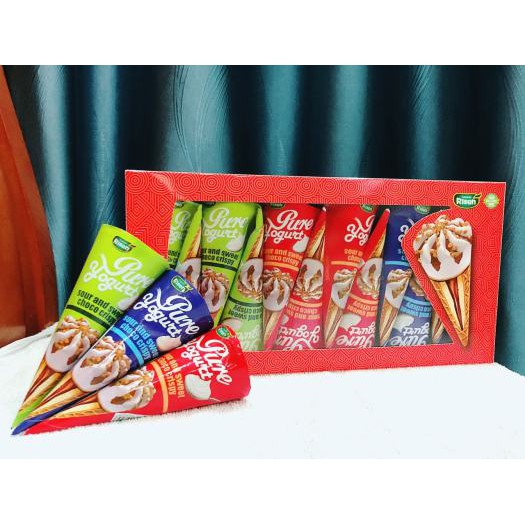 Hộp 12 cây Bánh Ốc Quế Nhân Socola Hiệu Risen