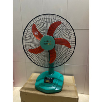 Quạt bàn b4 5 cánh dẻo cao 64cm