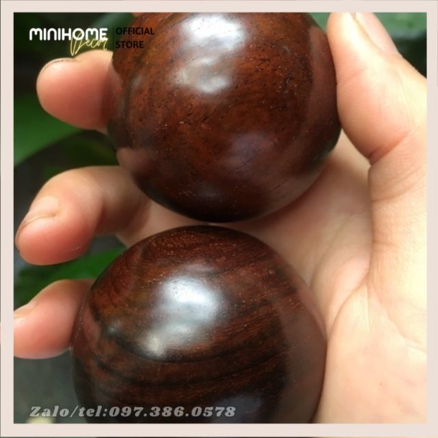 Com bô 1 đôi bi lăn mát xa tay gỗ - trắc màu đen nhiều