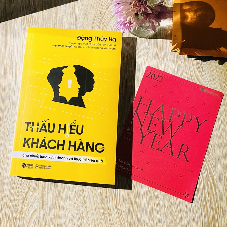 Sách - Thấu Hiểu Khách Hàng - Cho Chiến Lược Kinh Doanh Và Thực Thi Hiệu Quả (Customer Insight - Ths. Đặng Thuý Hà)