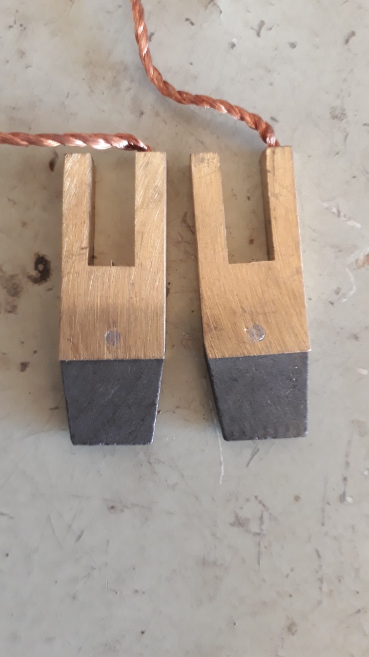 Bộ 2 chiếc chổi than đơn standa