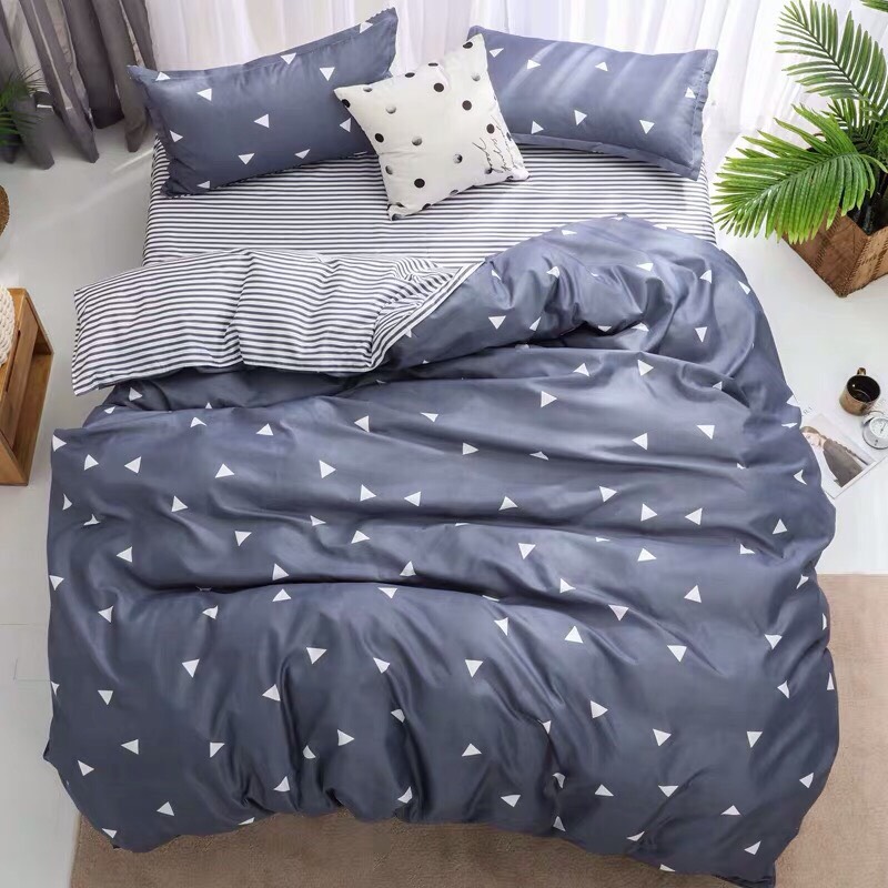 Bộ Vỏ Chăn Ga Gối Cotton Poly Mẫu TAM GIÁC GHI, (1 Drap bo chun + 2 vỏ gối + 1 vỏ chăn + 1 vỏ gối ôm); Màu sắc; họa tiết đa dạng; thấm hút tốt, an toàn cho người sử dụng