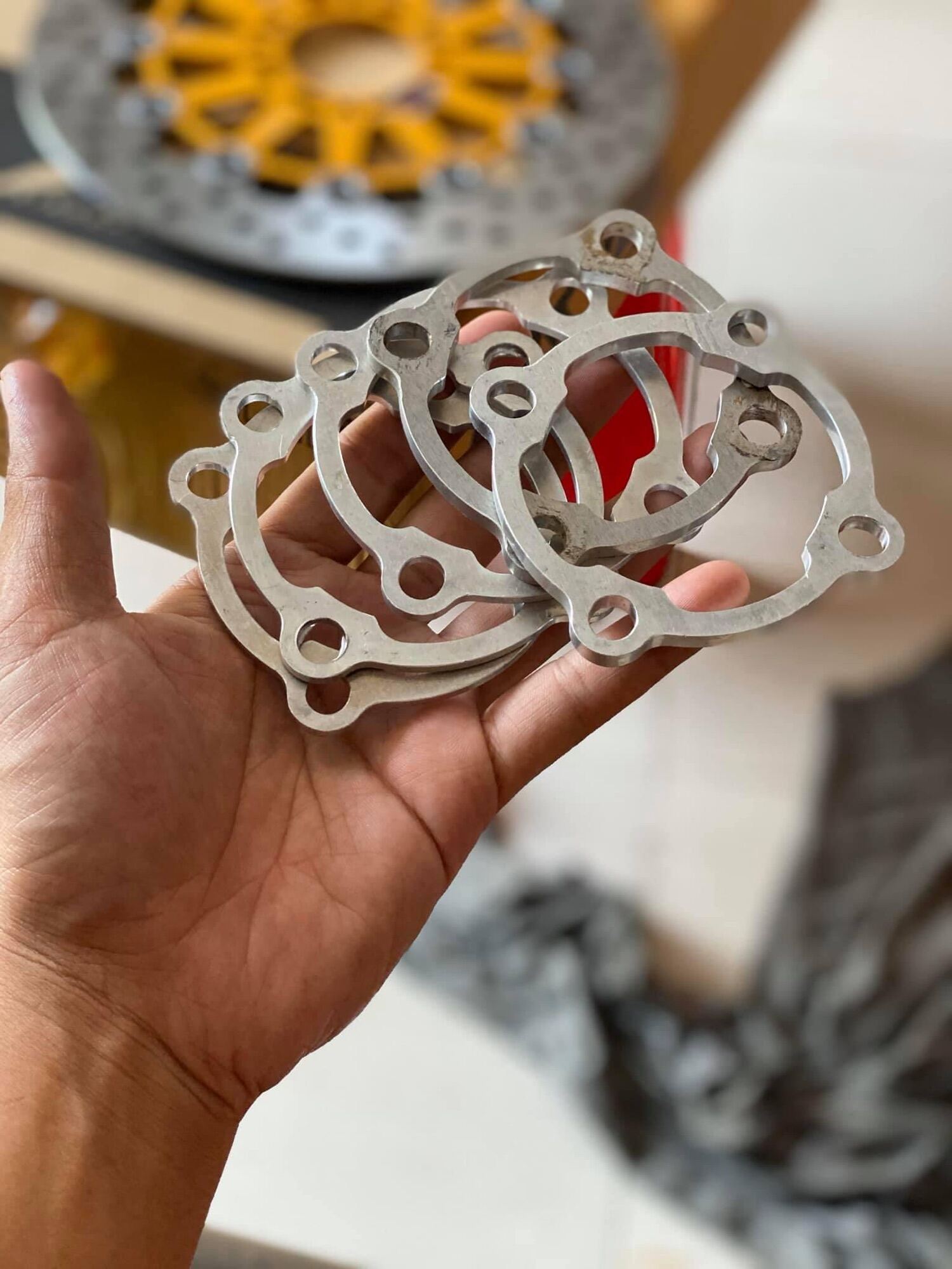 Thớt chêm lòng đĩa thắng CNC gắn các loại xe
