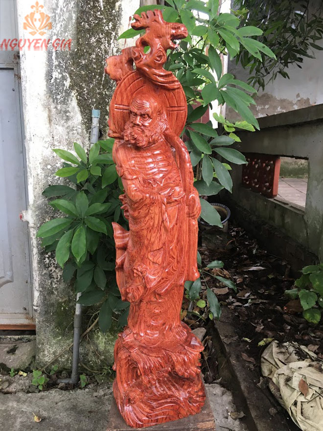 Tượng đạt ma sư tổ quá hải gỗ hương cao cấp nguyên khối cao 80 cm trạm khắc tinh xảo sắc nét giúp trấn trạch hóa hung mang lại bình an cho gia đình