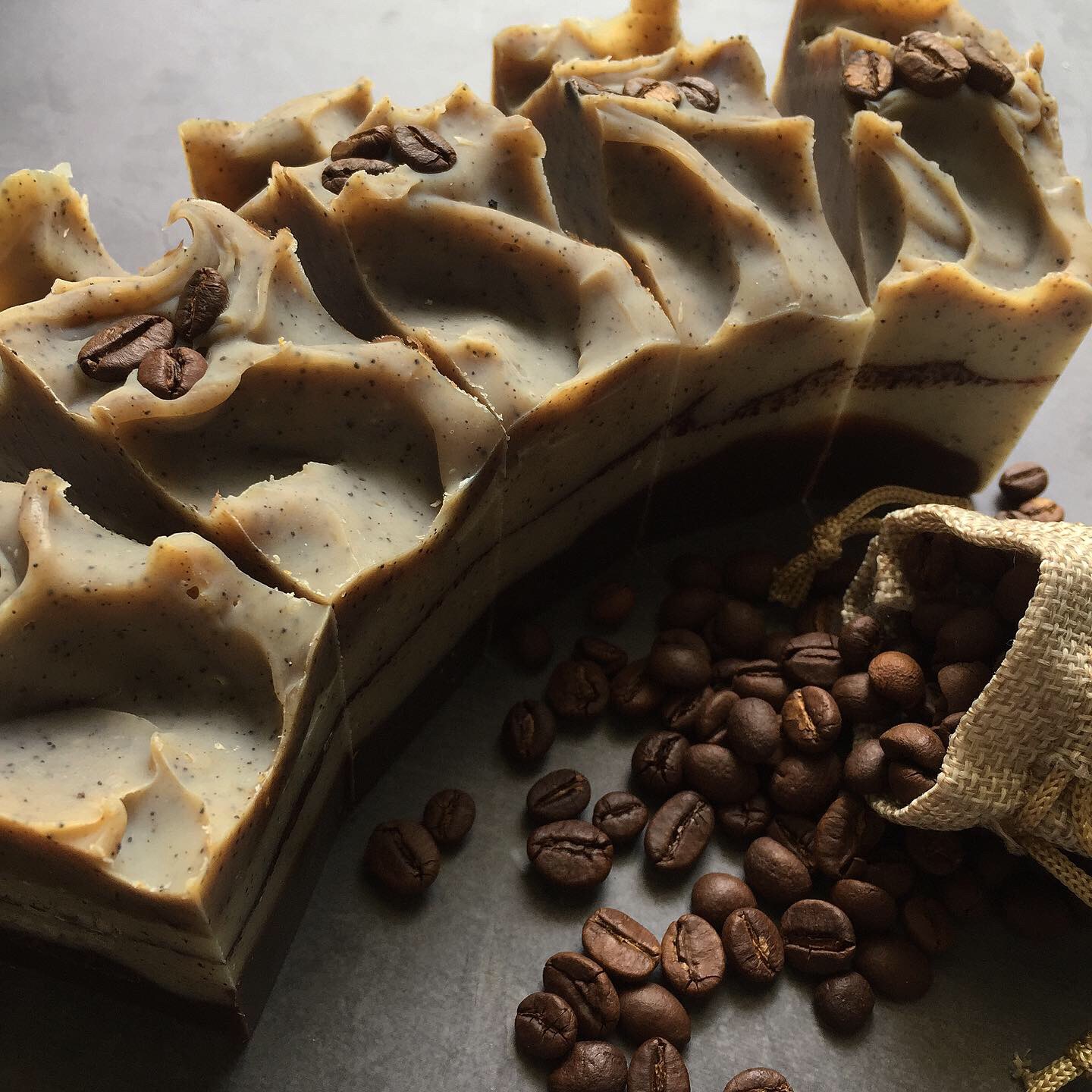 Xà phòng nghệ thuật COFFEE CAKE ngọt ngào hương vani, xà bông handmade 100% thiên nhiên với dầu dừa & dầu hướng dương ORGANIC