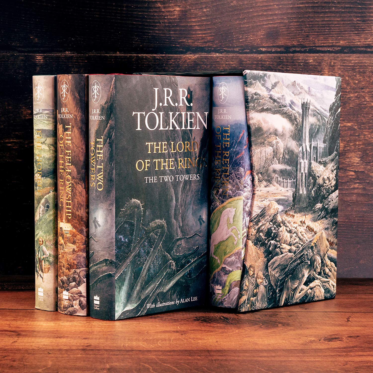 The Hobbit & The Lord of the Rings Boxed Set : Illustrated edition Hardcover